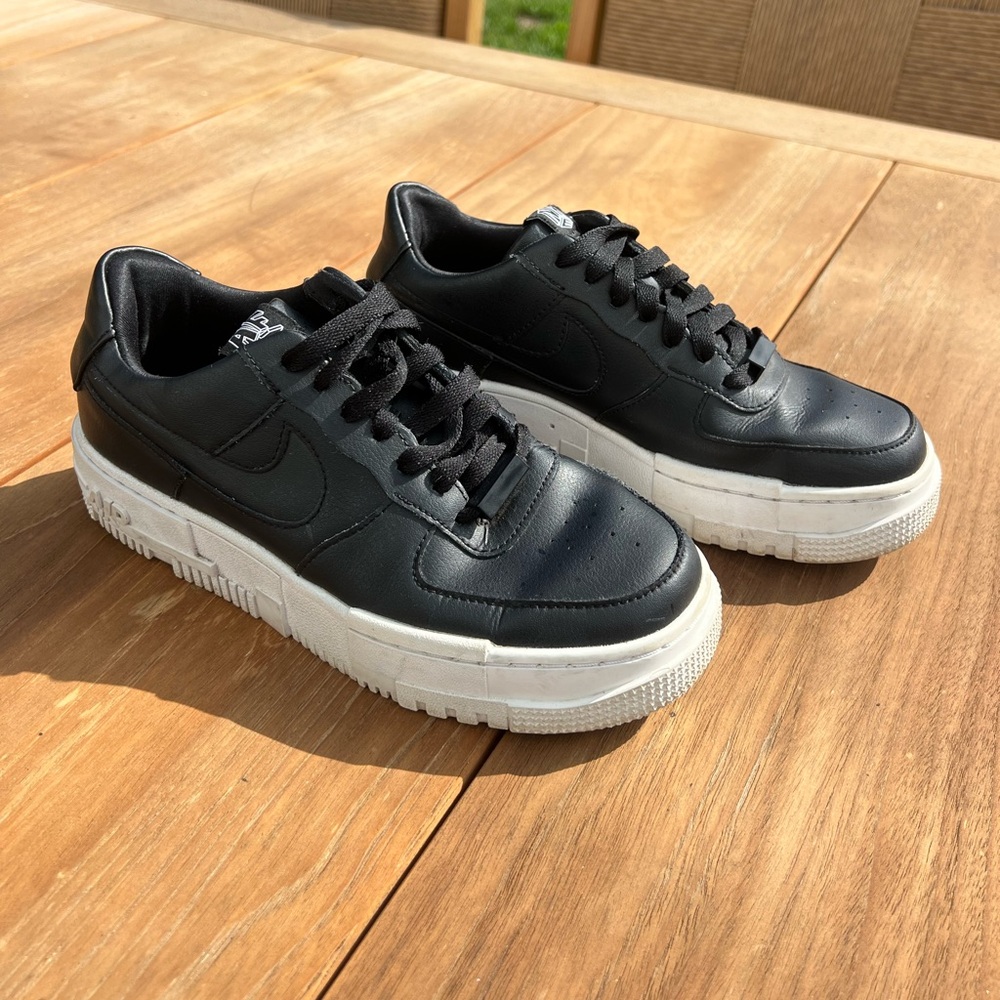 Women’s Nike Air Force 1 Pixel Sneakers